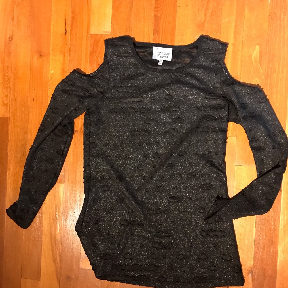 cold.shoulder shirt